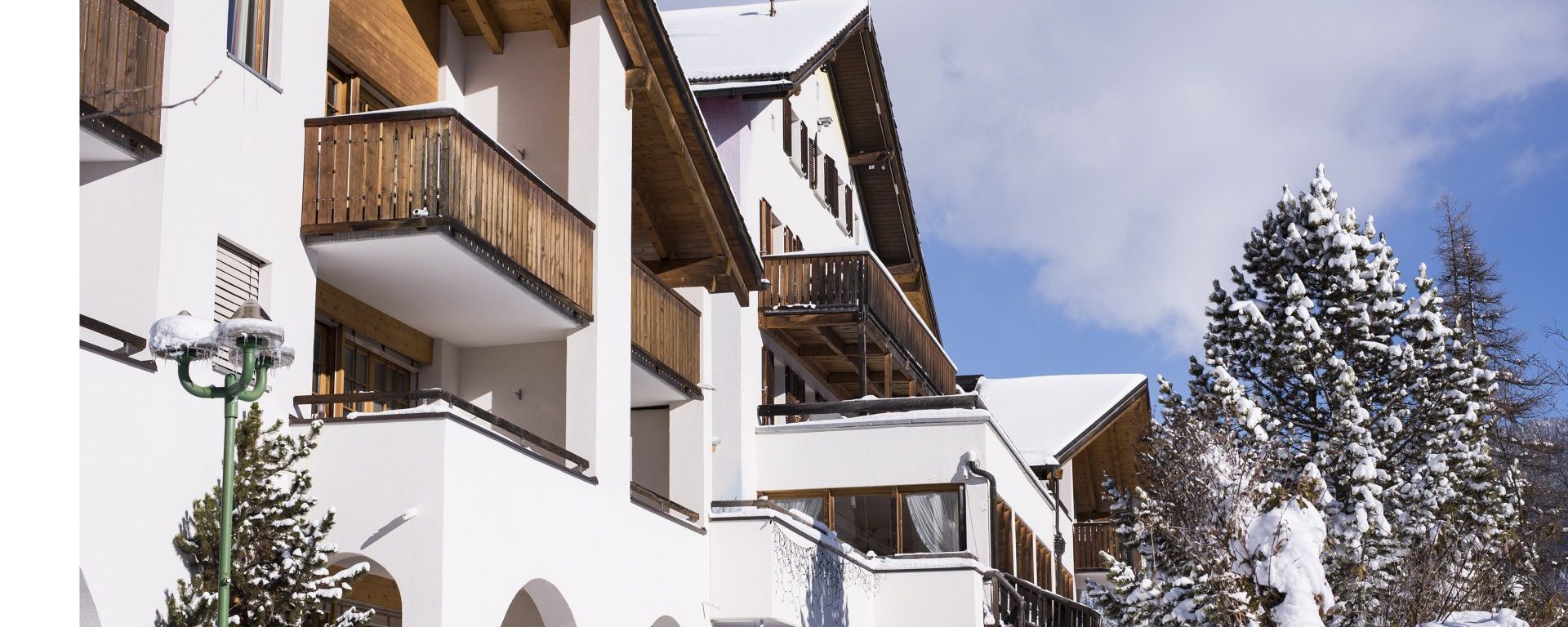 Aparthotel Muchetta Davos Wiesen - aussen Winter