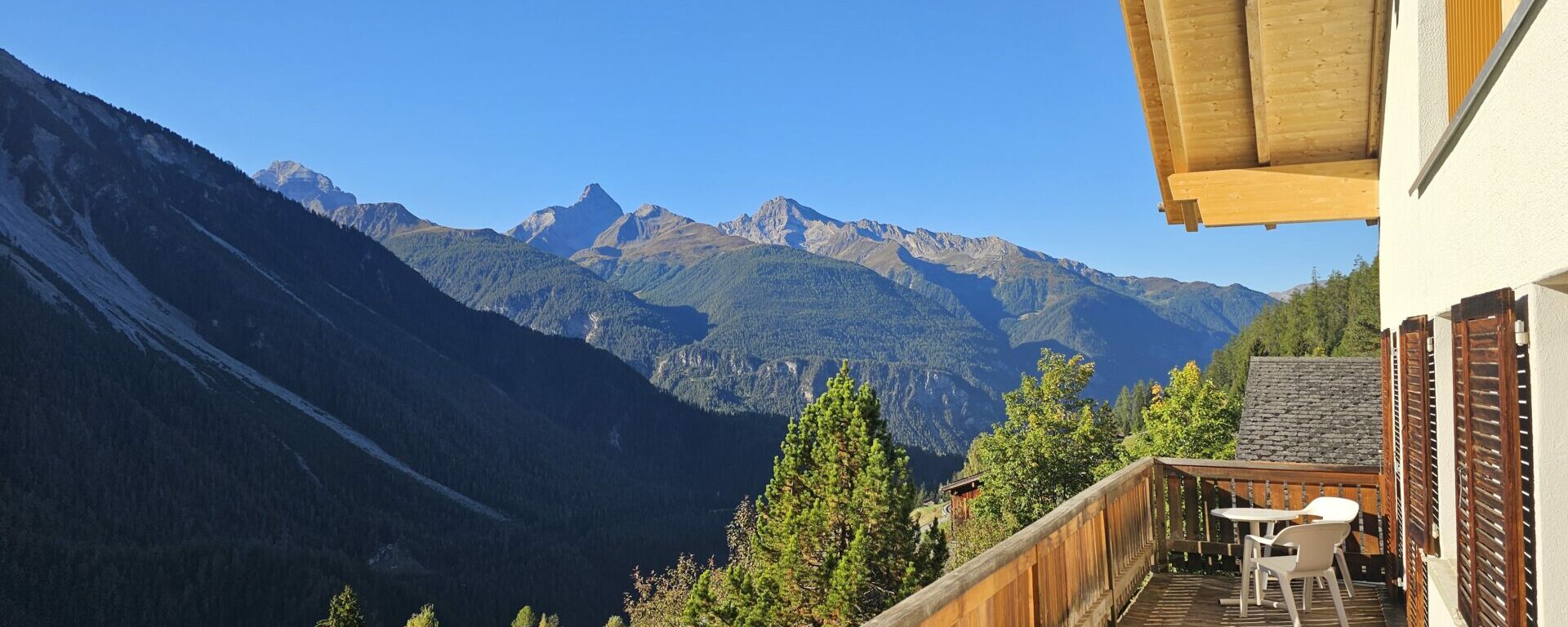 Aparthotel Muchetta - Davos Wiesen - Aussicht von Haupthaus