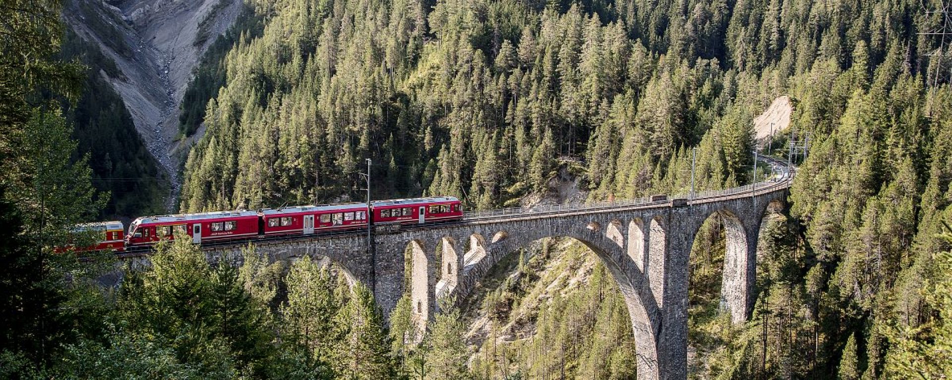 Aparthotel-RhB-Viadukt Wiesen-Sommer-(c) Rhätische Bahn