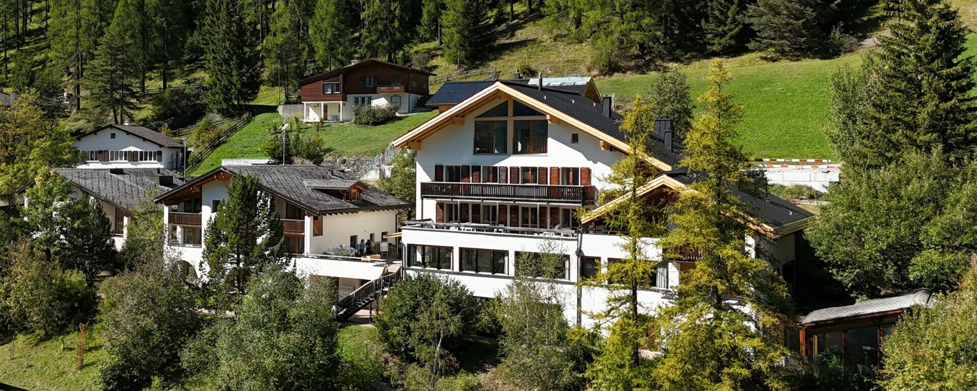 Aparthotel Muchetta Davos Wiesen - Aussenansicht quer