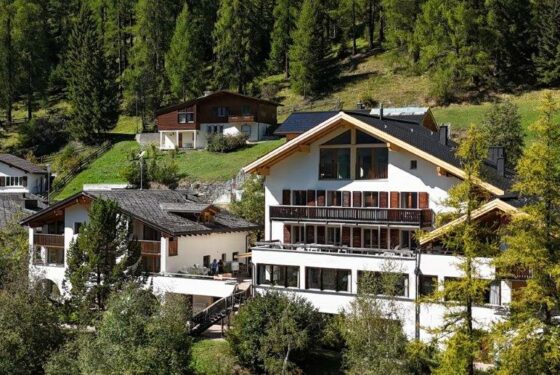 Aparthotel Muchetta Davos Wiesen - Hauptansicht Sommer kl
