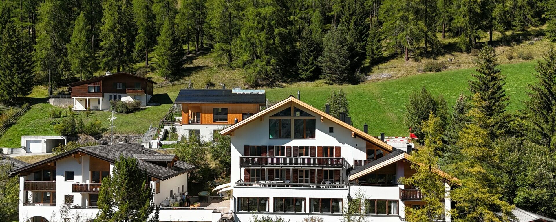 Aparthotel Muchetta Davos Wiesen - Ansicht Sommer