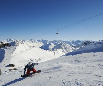 familienhotel-wintersport-snowboard