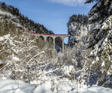 Aparthotel Muchetta - RhB im Winter - Landwasserviadukt