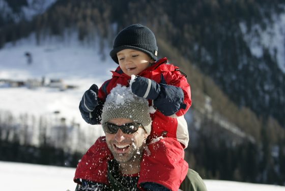 Familienhotel Winter Schnee mit papa