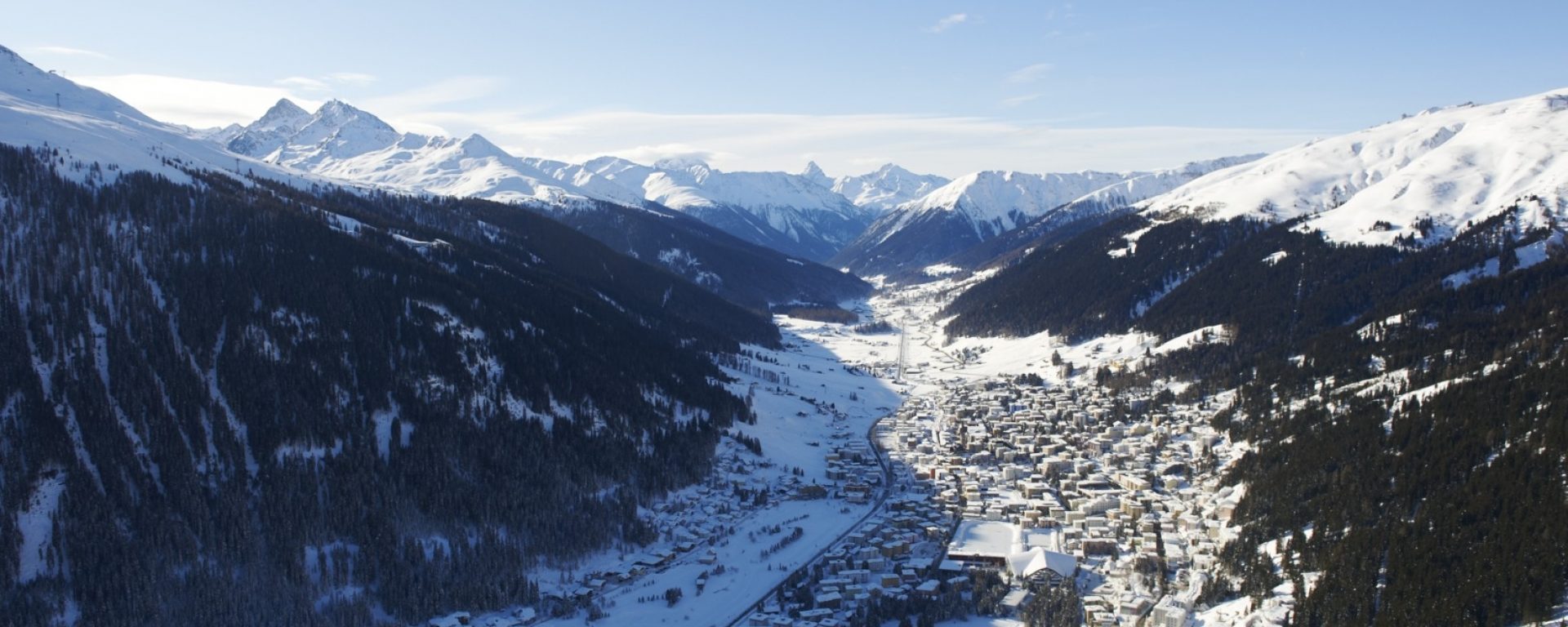 sporthotel-davos-stadt-luftaufnahme